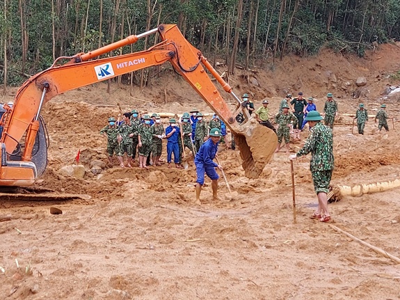 Sạt lở ở Rào Trăng 3: Hoãn tìm kiếm người mất tích do mưa quá lớn