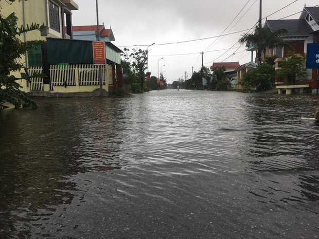 Quảng Bình: 11.000 nhà dân ngập chìm trong nước - Ảnh 1