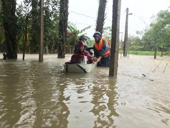 45.000 người dân Hà Tĩnh được sơ tán khẩn cấp.