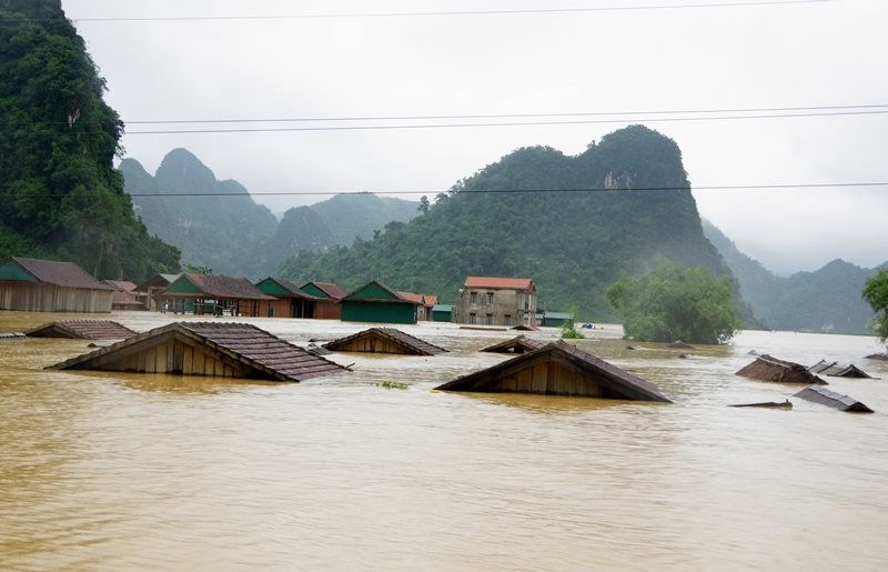Các chuyên gia quốc tế cho rằng lũ lụt ở miền Trung Việt Nam là hậu quả của hình thái thời tiết phức tạp.