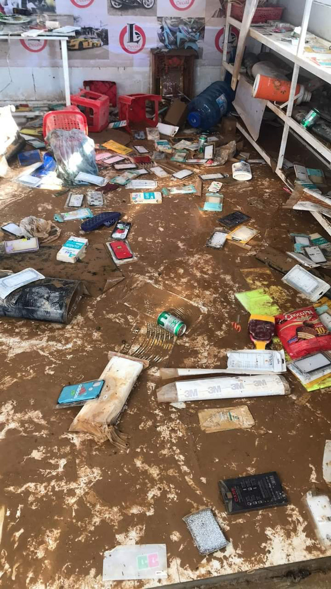 Những hình ảnh tan hoang sau khi nước lũ rút đi ở Quảng Bình - Ảnh 5