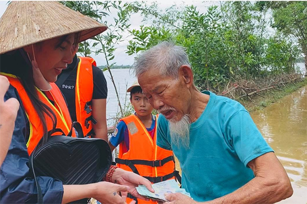 Nghe lời đàn anh từ thiện vùng cao, Thủy Tiên triển khai cách làm mới