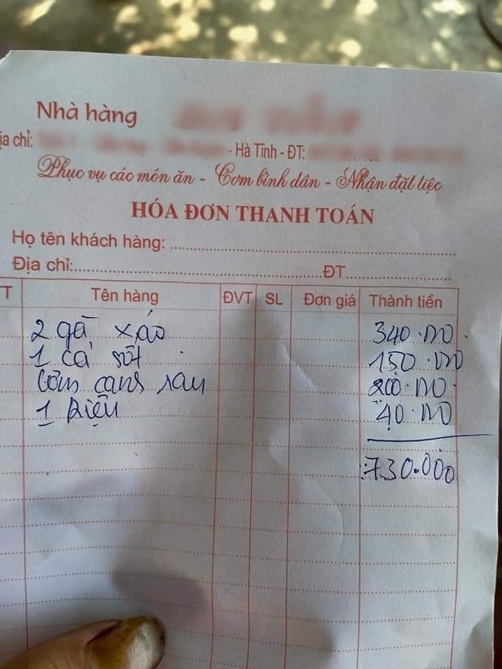 Hóa đơn bữa cơm trên đường đi từ thiện ở Hà Tĩnh được tài khoản có tên N.C.T đăng tải lên trang cá nhân.