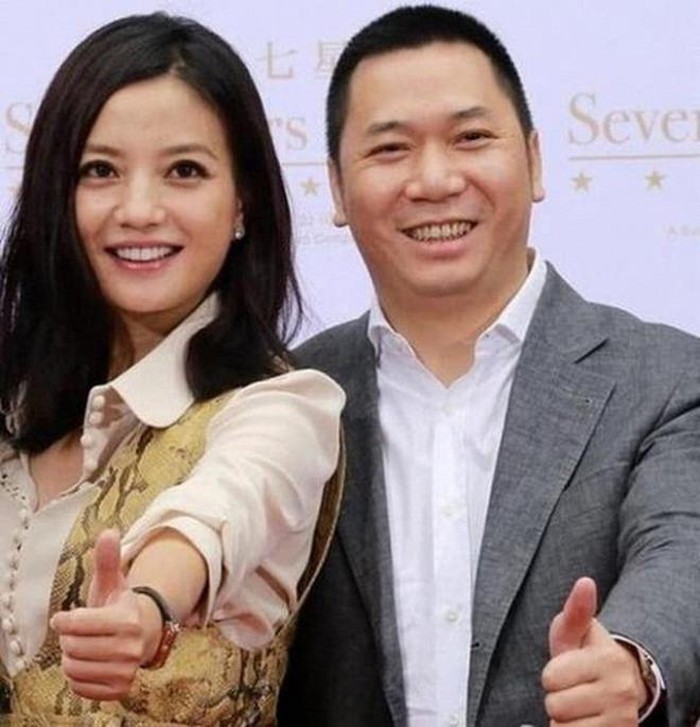 Hôn nhân của Triệu Vy và Huỳnh Hữu Long đến giờ vẫn chưa rõ ràng.