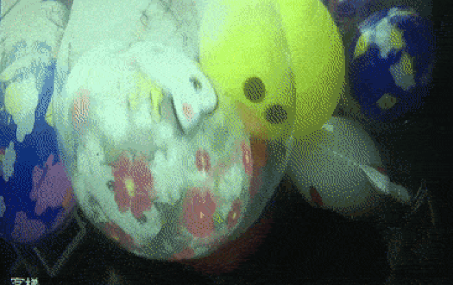 Thứ đồ chơi trẻ em yêu thích làm 5 người bỏng nặng trong thang máy