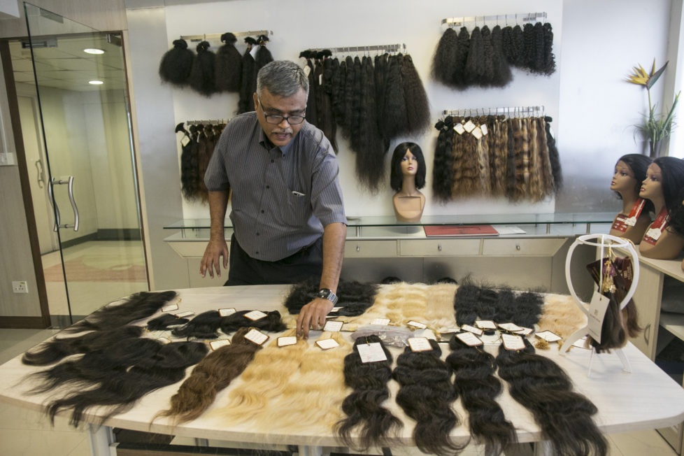 Ấn Độ là một trong những thị trường xuất khẩu tóc lớn nhất thế giới, chuyên cung cấp nguyên liệu cho các sản phẩm tóc nối cao cấp. Ảnh: Getty.