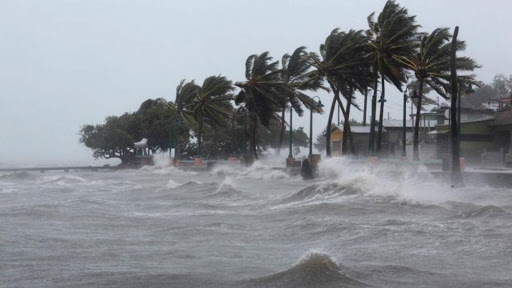 Do ảnh hưởng của bão số 12 phải chuẩn bị sơ tán hơn 400.000 người.