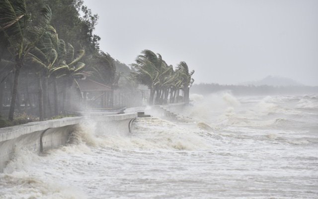 Bão Vamco, cơn bão số 13 sẽ vào Biển Đông với dự báo sức gió mạnh cấp 12.