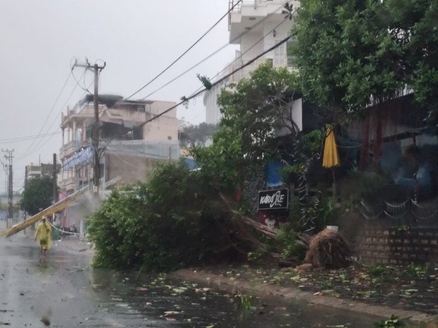 Bão số 12 đổ bộ vào Nha Trang gây mưa lớn - Ảnh 4