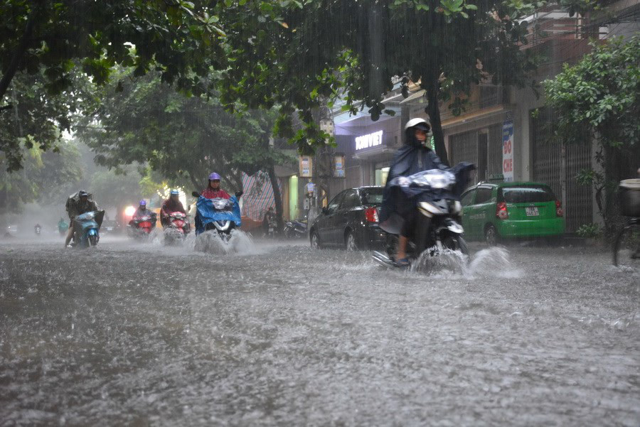 Thời tiết ngày 10/11: Nam Trung Bộ mưa lớn.