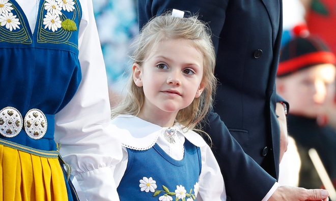 Con gái của Công chúa Victoria, Công chúa Estelle (sinh năm 2012), đứng thứ hai trong hàng kế vị ngai vàng của hoàng gia Thụy Điển.