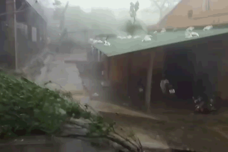 Bão Vamco khiến 5 người bị thương và hơn 320.000 người đã phải sơ tán