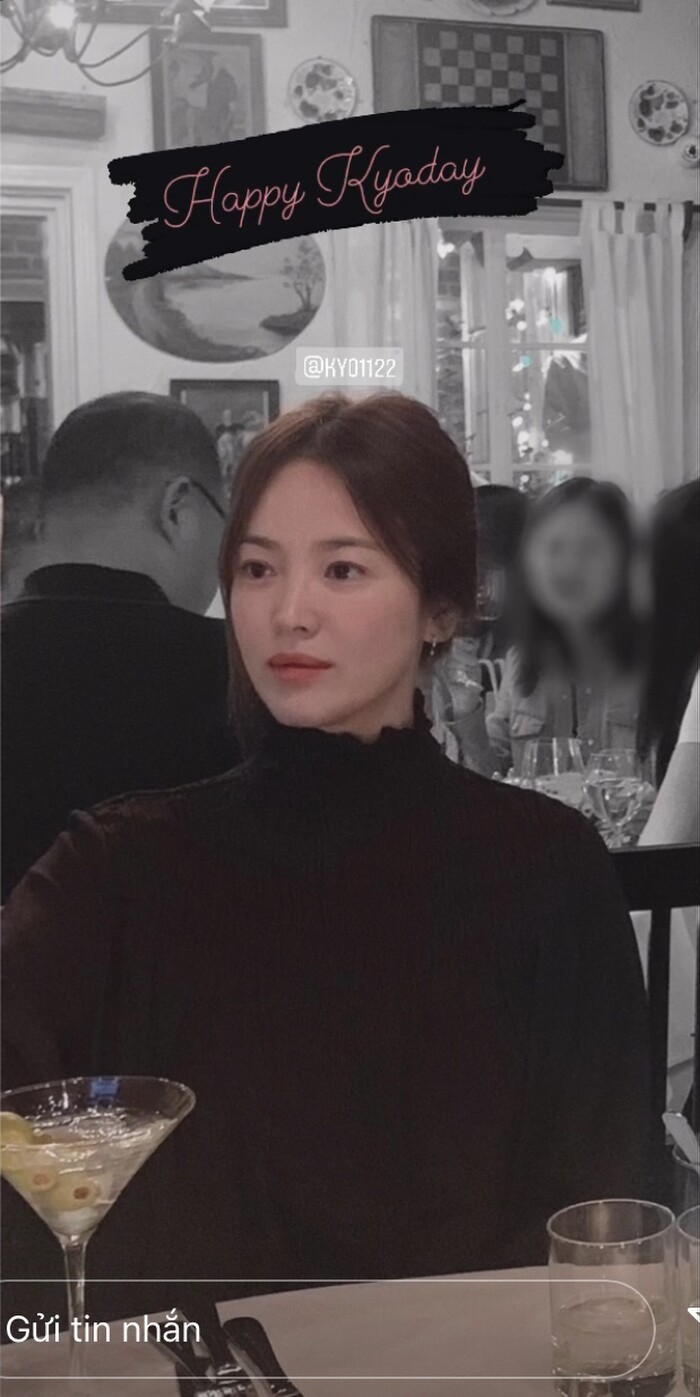 Một cô em gái của đăng tải bức ảnh của Song Hye Kyo với chú thích: 'Chúc mừng ngày của Kyo'.
