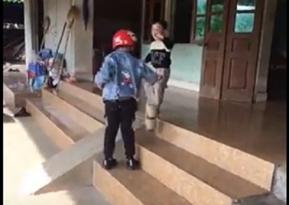 Rơi nước mắt trước cảnh anh em trai đoàn tụ cuối tuần vì cha mẹ ly hôn