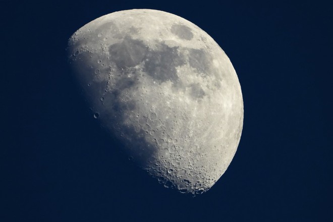 NASA đã ký hợp đồng mua đất đá trên mặt trăng với giá từ... 1 USD - Ảnh 1