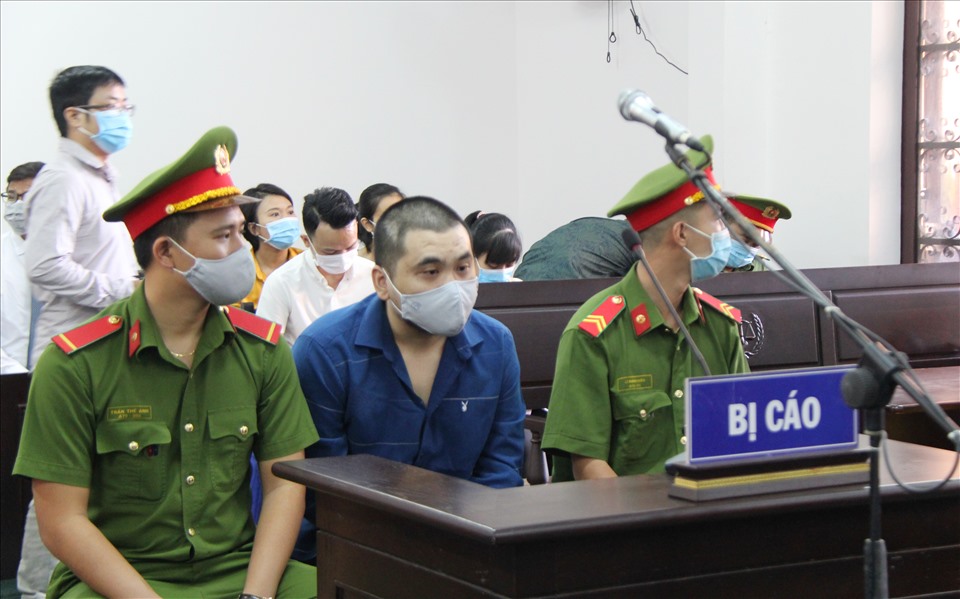 Bị cáo Nguyễn Trần Hoàng Phong tại phiên xét xử sáng nay 15.12 Ảnh: Laodong