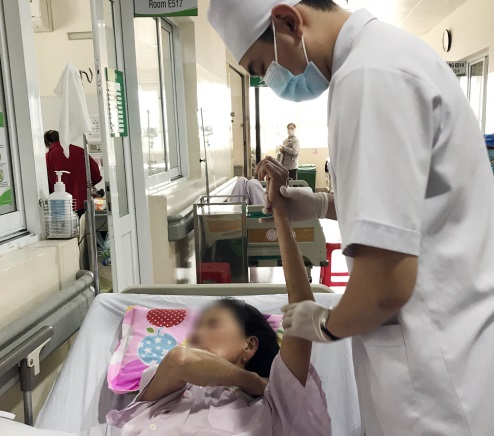 Giám đốc bệnh viện ký giấy bảo lãnh kịp thời cứu sống bệnh nhân đột quỵ