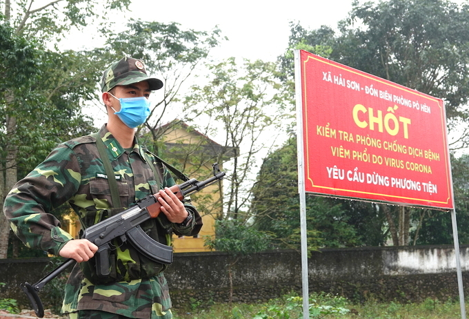 Bộ đội Biên phòng làm nhiệm vụ tại chốt chống dịch của đồn Pò Hèn, Quảng Ninh hồi tháng 3. Ảnh: vnexpress.net