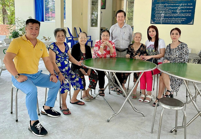 Lý Hùng và em gái Lý Hương gửi hơn nửa tỉ đồng sửa Viện dưỡng lão Nghệ sĩ