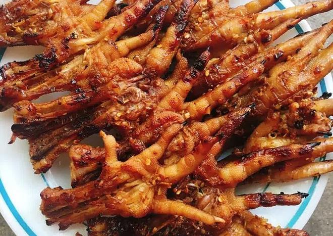 Bị bạn trai chia tay chỉ vì ăn 12 cái chân gà