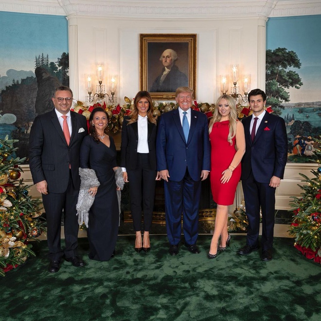 Gia đình Boulos đón Giáng sinh năm 2019 cùng nhà Trump. Ảnh: @tiffanytrump.