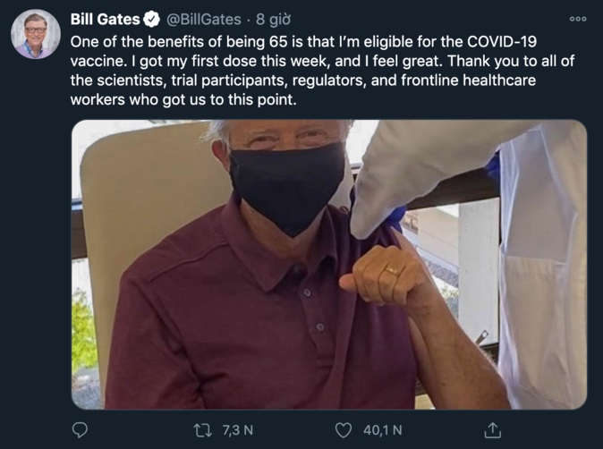 Tỷ phú Bill Gates tiêm vaccine Coivd-19