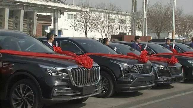 Nhân dịp Tết, sếp chi 54 tỷ đồng mua 40 ô tô tặng nhân viên làm quà