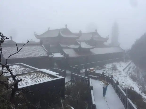 Tuyết rơi trên đỉnh Fansipan ngày cận Tết Tân Sửu 2021 - Ảnh 3