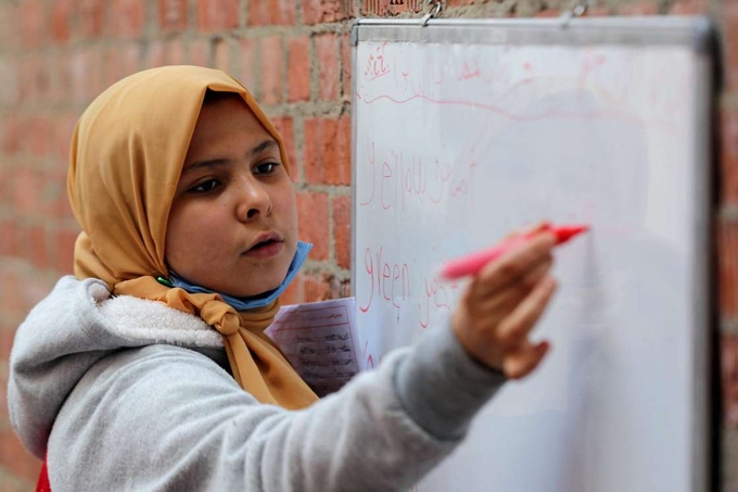 Reem ước mơ trở thành giáo viên dạy Toán. Ảnh: Mohamed Abd El Ghany/Reuters.