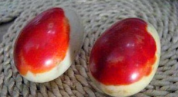 Lão nông nghèo bỗng dưng có 2,8 tỷ đồng khi nhặt được ngọc hiếm đỏ như máu