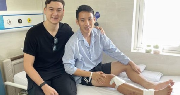 Vừa về Việt Nam, Văn Lâm làm việc đầu tiên là vào bệnh viện thăm Hùng Dũng