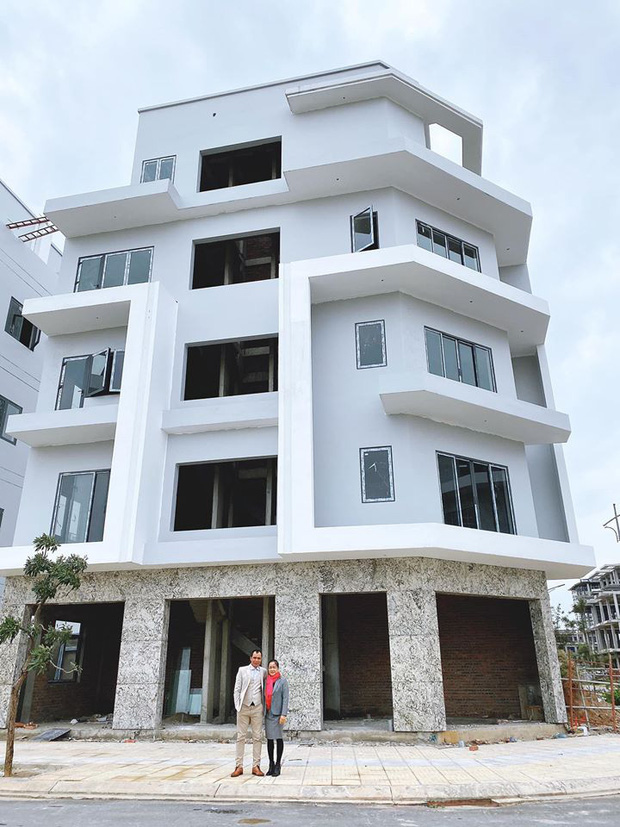 Hòa Minzy xây biệt thự cho bố mẹ tại quê nhà.