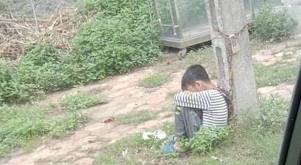 Lạng Sơn: Người cha xích con vào cột điện ven đường bày tỏ sự hối hận, cam kết không tái phạm
