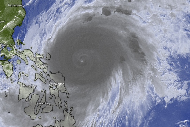 Hình ảnh vệ tinh siêu bão Surigae đang hoạt động ngoài vùng biển phía đông miền trung Philippines. Ảnh: Windy.
