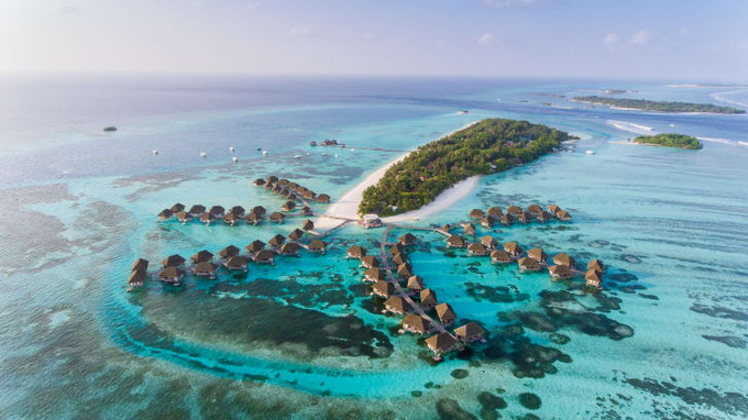Du lịch đóng góp 28% GDP cho Maldives. Ảnh: CNN
