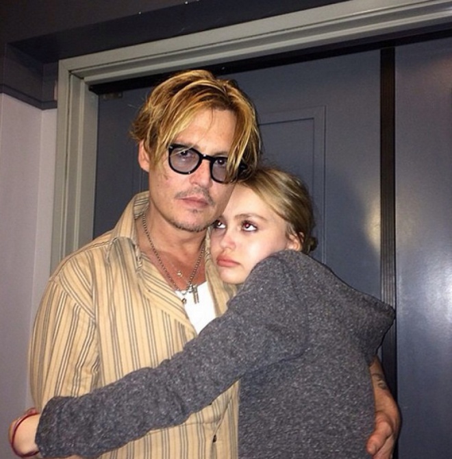 Tài tử Johnny Depp và con gái. Ảnh: Instagram.