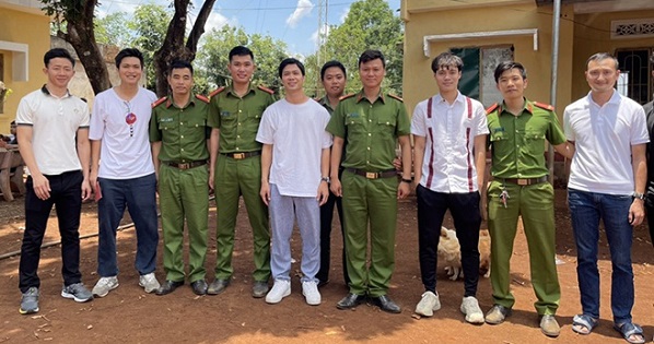Xuân Trường, Công Phượng, Văn Toàn rủ nhau đi làm CCCD gắn chip điện tử