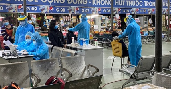 Người đến TP.HCM từ 10 vùng dịch mới phải cách ly tập trung