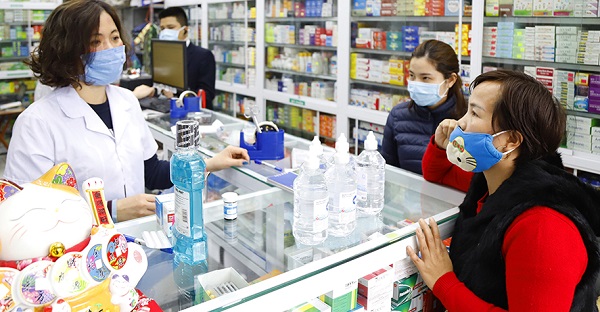 Mua thuốc ho, sốt ở TP.HCM phải khai báo y tế 