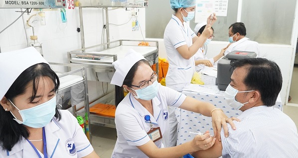 Đề xuất Chính phủ bổ sung công nhân lao động vào diện ưu tiên tiêm vaccine