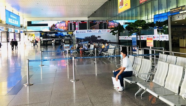 Sân bay Nội Bài dừng nhập cảnh hành khách