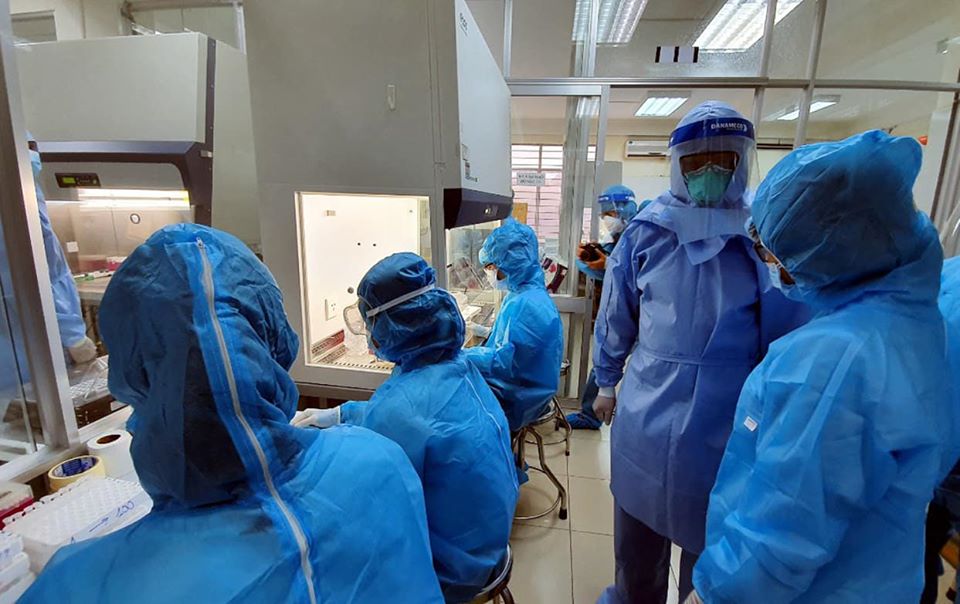 Hà Nội: Phát hiện 2 nhân viên y tế Bệnh viện Thanh Nhàn khi điều trị bệnh nhân dương tính đã mắc Covid-19 - Ảnh minh họa