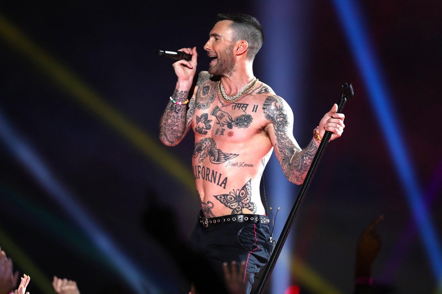 Adam Levine - biểu tượng của sự nổi loạn và cá tính cho nhóm Maroon 5. Ảnh: People.
