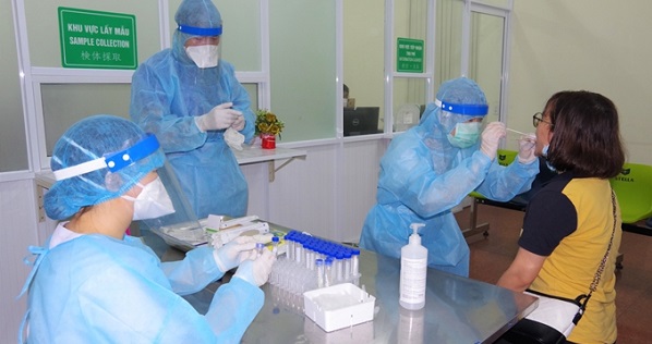 Toàn bộ cán bộ coi thi huyện Đông Anh, Hà Nội sẽ được xét nghiệm Covid-19