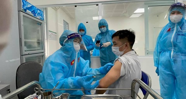 Triển khai tiêm vaccine Covid-19 cho người dân trên địa bàn Hà Nội