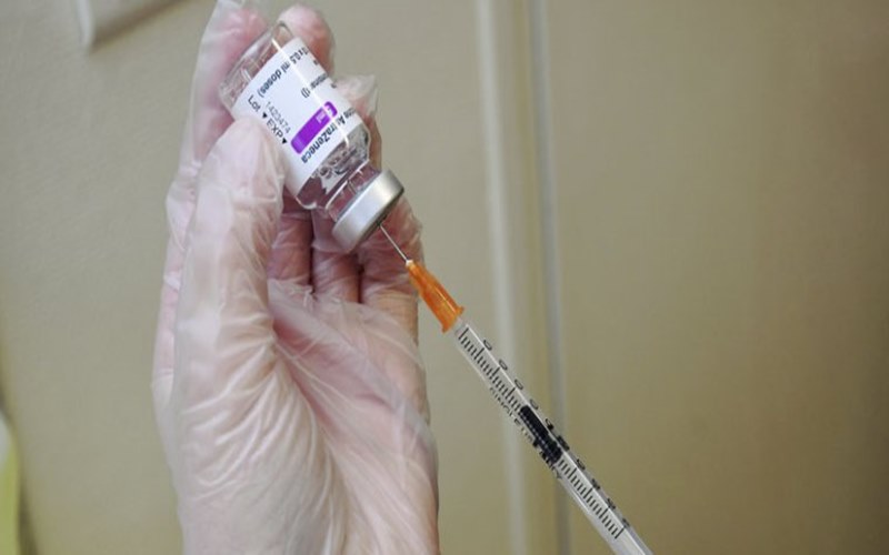 Sau tiêm vaccin Covid-19 nhiều người thường mệt mỏi và sốt