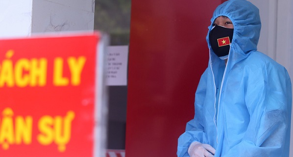 Nhiệt độ cơ thể cao hơn bình thường, tiền vệ tuyển Việt Nam khiến đồng đội lo lắng