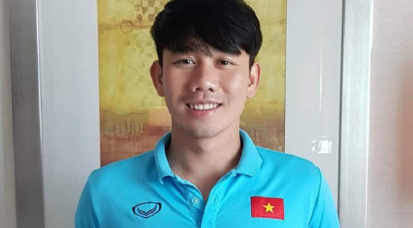 Tiền vệ Minh Vương nhận danh hiệu cầu thủ xuất sắc nhất trận Việt Nam - UAE