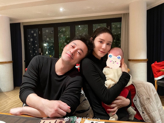 Vợ chồng Lâm Phong và cô con gái đầu lòng