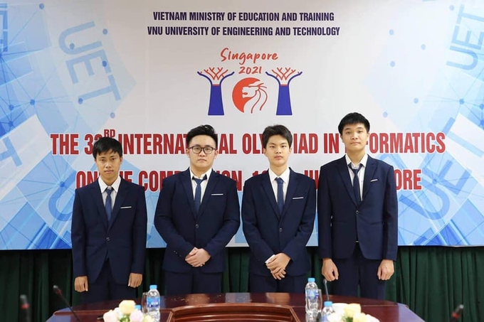 Bốn thí sinh Việt Nam dự thi Olympic Tin học quốc tế năm 2021. Ảnh: Fanpage trường THPT chuyên Phan Bội Châu.
